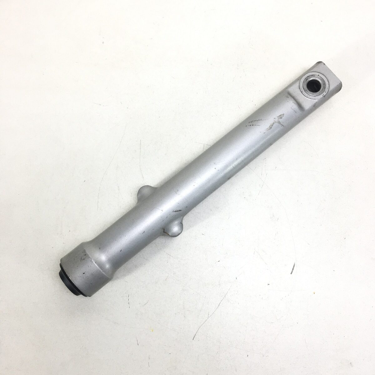 Canela da Bengala Esquerda Fazer 150 14/18 Original Yamaha - Imagem 3